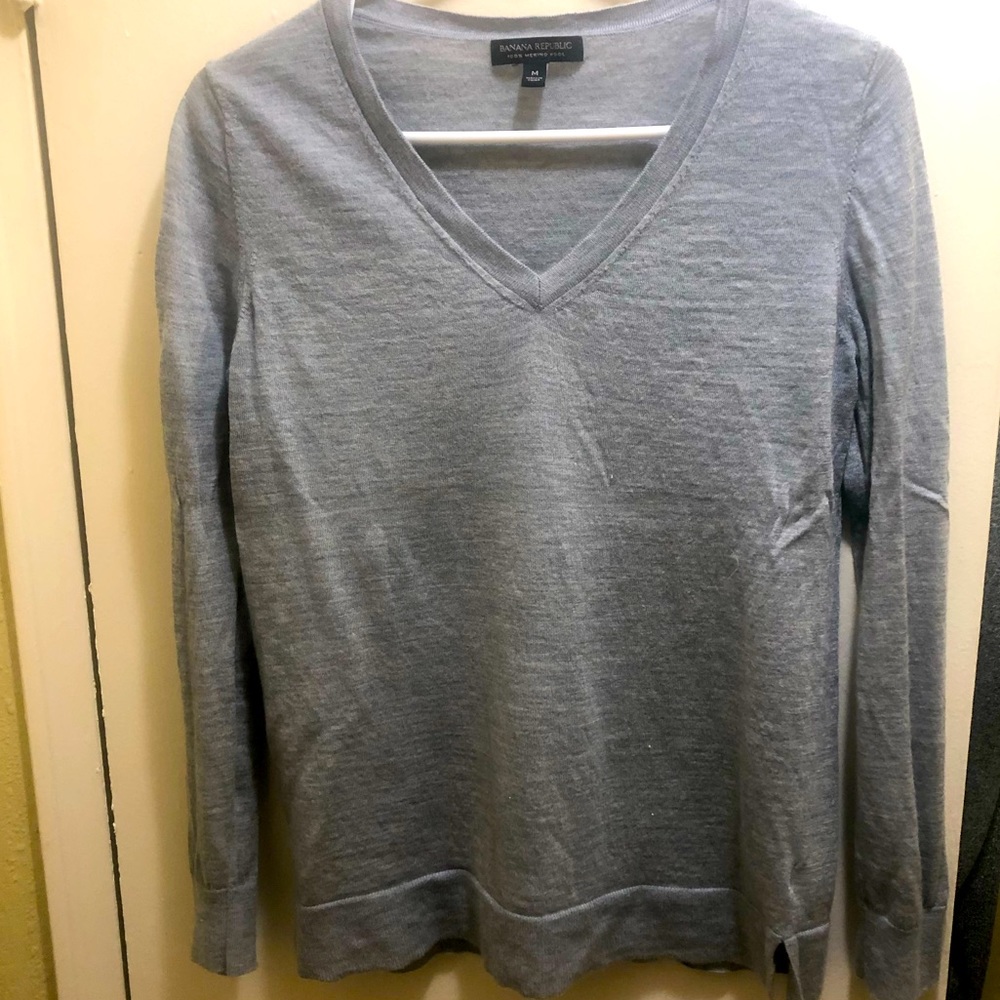 Banana Republic v-neck grey sweater